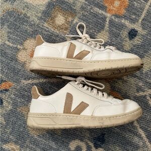 Veja V10 Size 40